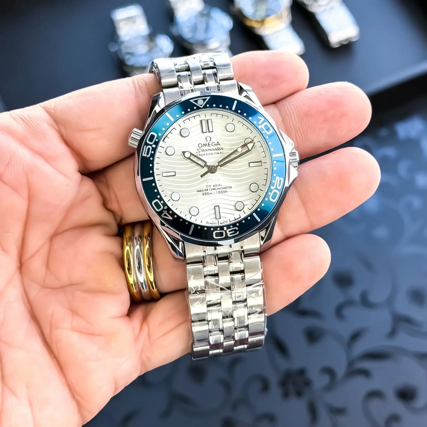 0MEGA_AUTO_SILVER_WHITE