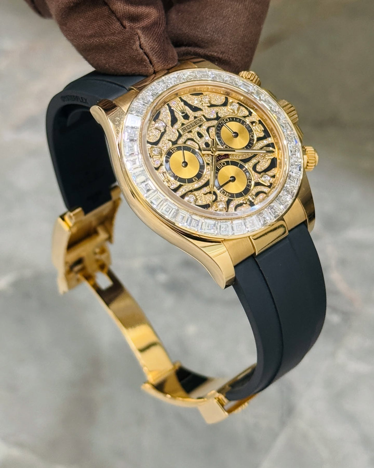 Ro*ex Eye Of The Tiger Gold Dial Silicon Belt Edition Premium Quality Luxury Watch mercurewatches.store