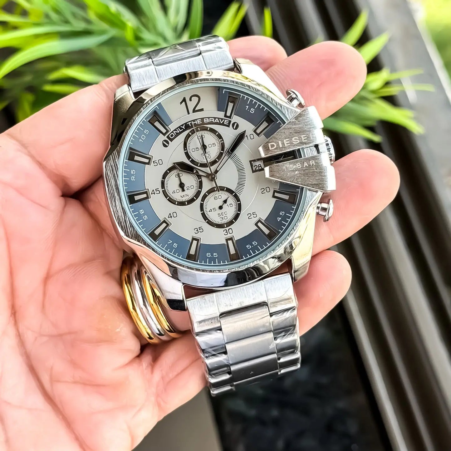 DIESE1_SILVER_GRAY