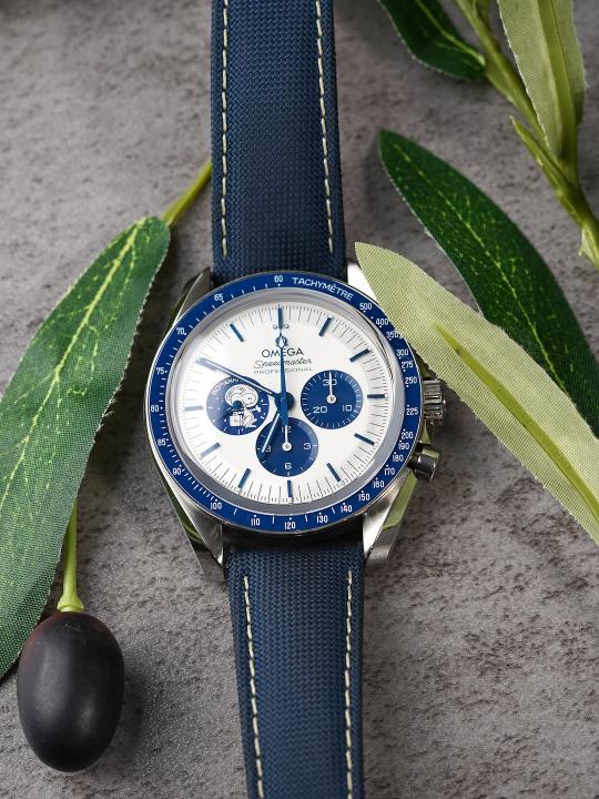 Omeg_a speedmaster Snoopy 50Th Anniversary