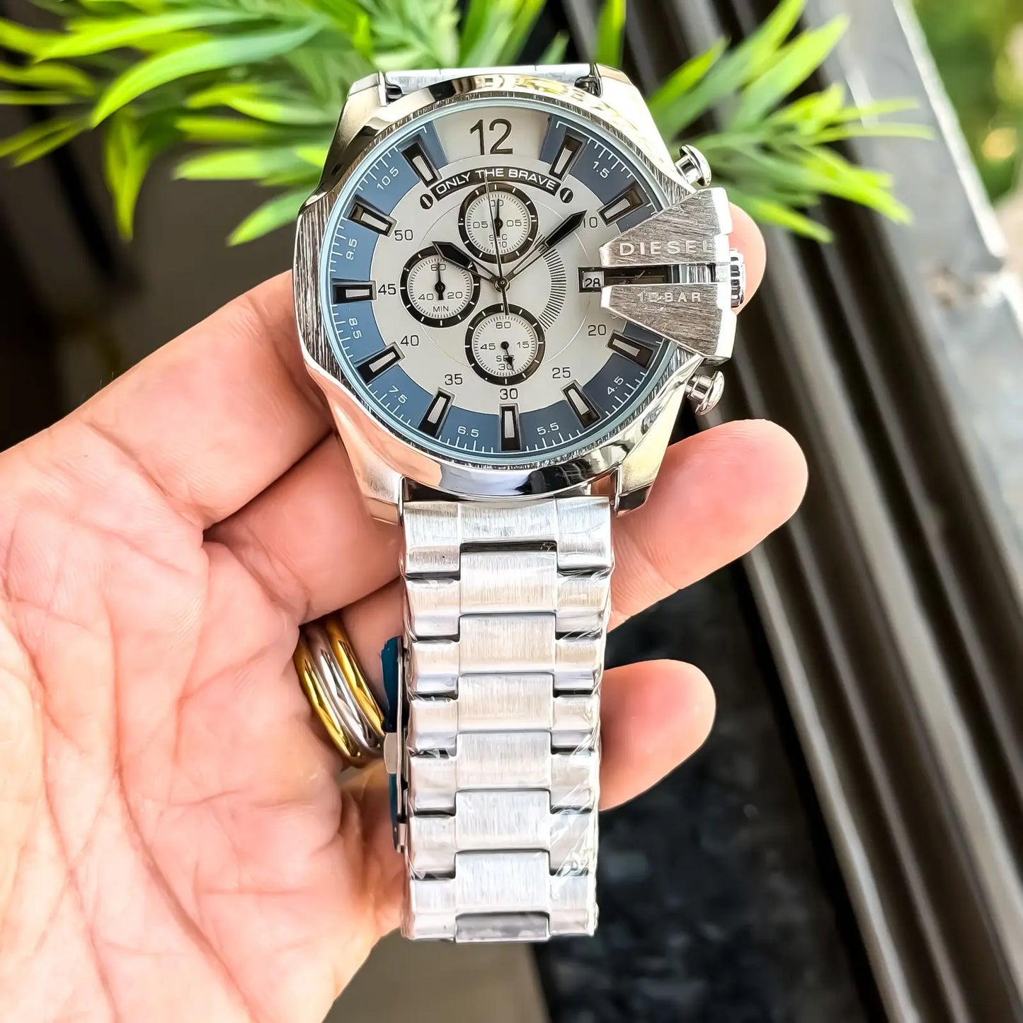 DIESE1_SILVER_GRAY