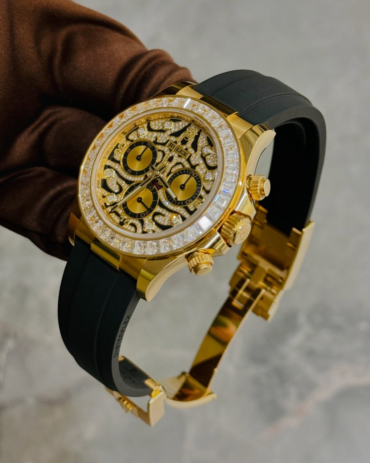 Ro*ex Eye Of The Tiger Gold Dial Silicon Belt Edition Premium Quality Luxury Watch mercurewatches.store