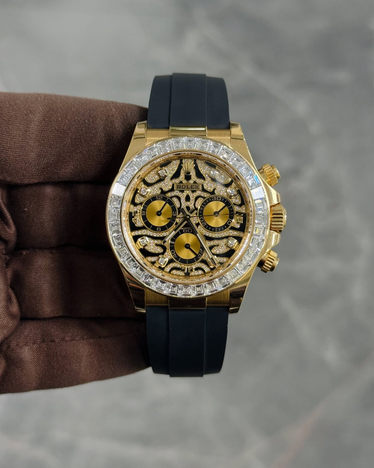 Ro*ex Eye Of The Tiger Gold Dial Silicon Belt Edition Premium Quality Luxury Watch mercurewatches.store