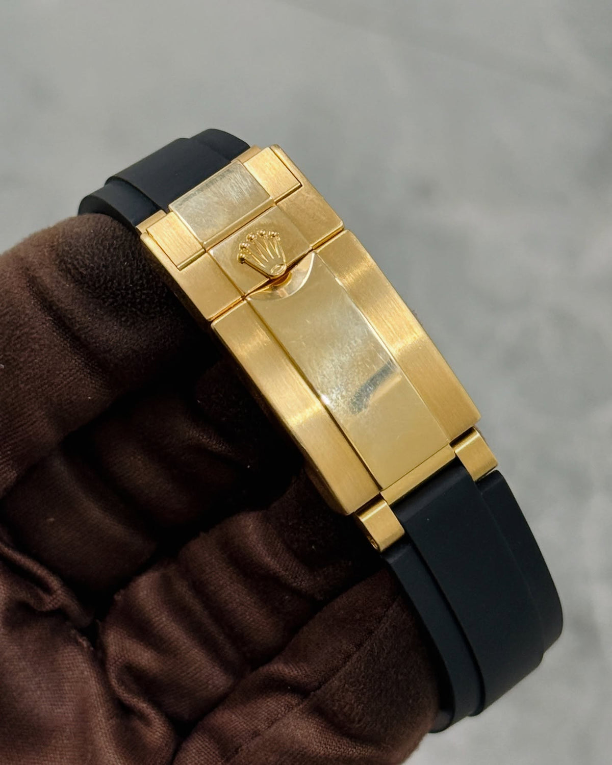 Ro*ex Eye Of The Tiger Gold Dial Silicon Belt Edition Premium Quality Luxury Watch mercurewatches.store